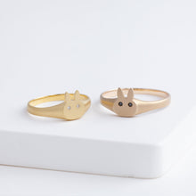 Load image into Gallery viewer, Bunny black diamond signet ring