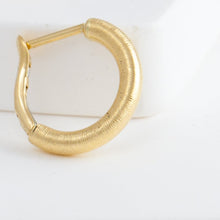 Load image into Gallery viewer, Lucia hoop earrings