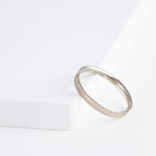 Load image into Gallery viewer, Lucia Sori 2.4mm WG with diamond