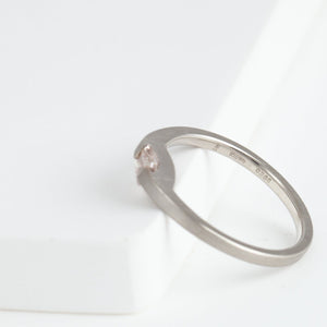Unite ring with brownish pink diamond