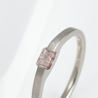 Unite ring with brownish pink diamond