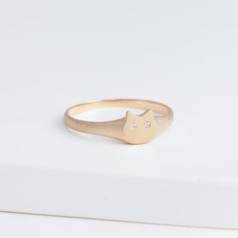 White diamond cat signet ring