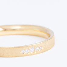 Load image into Gallery viewer, Silky 2.8mm YG with five diamonds