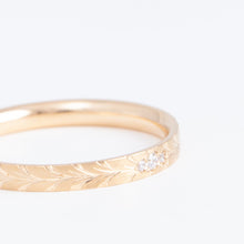 Load image into Gallery viewer, Laurel 2.4mm PG with three diamonds