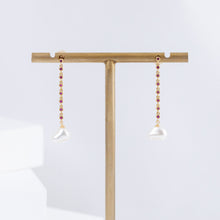Load image into Gallery viewer, Dew ruby chain white pearl drop earrings