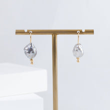 Load image into Gallery viewer, UVA Keshi pearl drop earrings