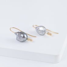 Load image into Gallery viewer, UVA Keshi pearl drop earrings