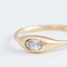 Load image into Gallery viewer, Yui OOAK diamond ring