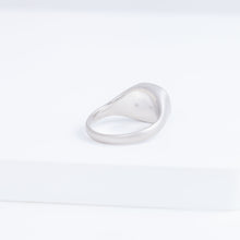 Load image into Gallery viewer, Big oval mouth face signet ring with sapphire cheeks