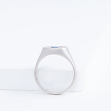 Load image into Gallery viewer, Big oval mouth face signet ring with sapphire cheeks