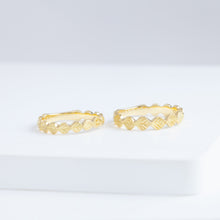 Load image into Gallery viewer, Leaf 4mm yellow gold ring (high-shine)