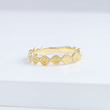 Load image into Gallery viewer, Leaf 4mm yellow gold ring (high-shine)