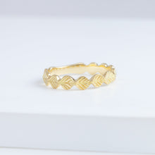 Load image into Gallery viewer, Leaf 4mm yellow gold ring (high-shine)