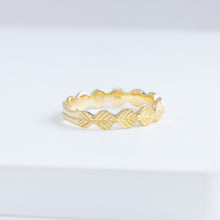 Load image into Gallery viewer, Leaf 4mm yellow gold ring (high-shine)