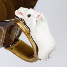 Load image into Gallery viewer, Yukurite - Ceramic mug cup with white bunny