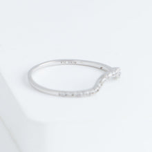 Load image into Gallery viewer, Cotton flower silhouette diamond ring (small white gold)