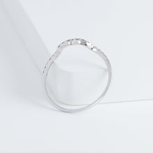 Load image into Gallery viewer, Cotton flower silhouette diamond ring (small white gold)