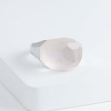 Load image into Gallery viewer, Mini rock faceted round rose quartz ring - silver