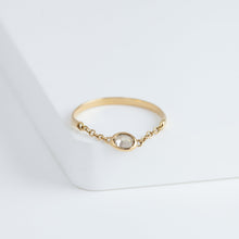 Load image into Gallery viewer, Gemstone oval champagne colored sapphire chain ring