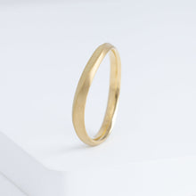 Load image into Gallery viewer, Currents 2.8mm yellow gold ring
