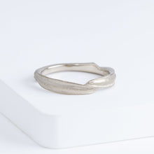 Load image into Gallery viewer, Eucalyptus 3.6mm white gold ring