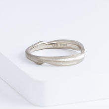 Load image into Gallery viewer, Eucalyptus 3.6mm white gold ring