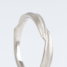 Load image into Gallery viewer, Eucalyptus 3.6mm white gold ring