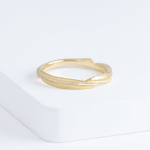 Load image into Gallery viewer, Eucalyptus 3.0mm yellow gold ring