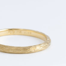 Load image into Gallery viewer, Plumage timeless 2.0mm yellow gold ring with five diamonds