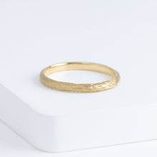 Load image into Gallery viewer, Plumage timeless 2.0mm yellow gold ring with five diamonds