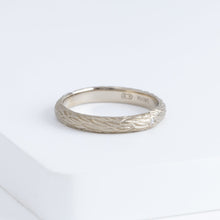 Load image into Gallery viewer, Plumage timeless 2.7mm white gold ring with one diamond