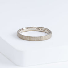 Load image into Gallery viewer, Eon 2.5mm white gold ring