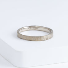 Load image into Gallery viewer, Eon 2.5mm white gold ring