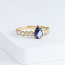 Load image into Gallery viewer, Pebble little one-of-a-kind pear shaped bi-color sapphire ring