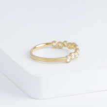 Load image into Gallery viewer, Pebble little diamond ring