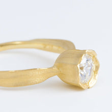 Load image into Gallery viewer, Tullip solitaire diamond ring (made-to-order)