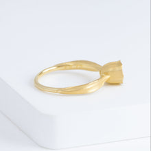 Load image into Gallery viewer, Tullip solitaire diamond ring (made-to-order)