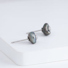 Load image into Gallery viewer, Coronet South sea black pearl diamond studs