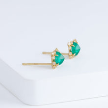 Load image into Gallery viewer, Spread sugarloaf emerald studs