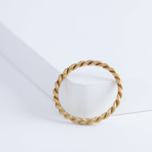 Load image into Gallery viewer, Twist diamonds ring