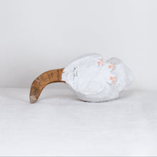 Load image into Gallery viewer, Ryoji Bannai - #2605 Brown and white tabby scratching cat