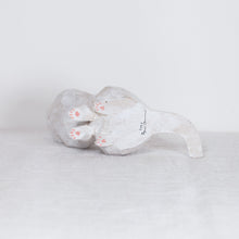 Load image into Gallery viewer, Ryoji Bannai - #2614 White odd eye side sitting cat