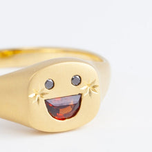 Load image into Gallery viewer, Small happy face signet ring with sparkly cheeks (18K Yellow Gold)