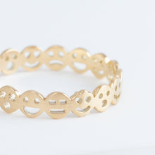 Load image into Gallery viewer, Smiley eternity ring