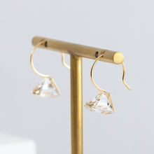 Load image into Gallery viewer, Reflection quartz hook earrings
