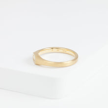 Load image into Gallery viewer, Radiant antique diamond signet ring