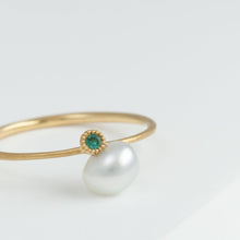 Load image into Gallery viewer, Baby white pearl emerald ring