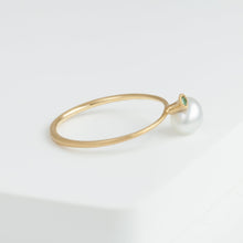 Load image into Gallery viewer, Baby white pearl emerald ring