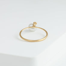 Load image into Gallery viewer, Baby white pearl emerald ring