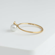 Load image into Gallery viewer, Baby white pearl emerald ring
